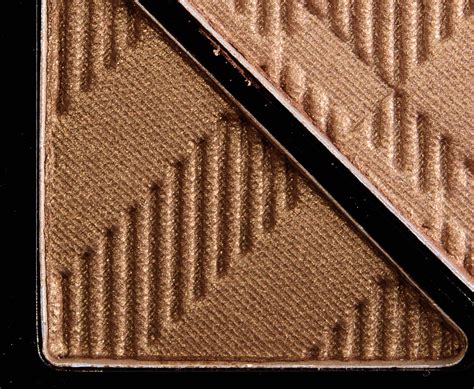 burberry soft gold eyeshadow swatch